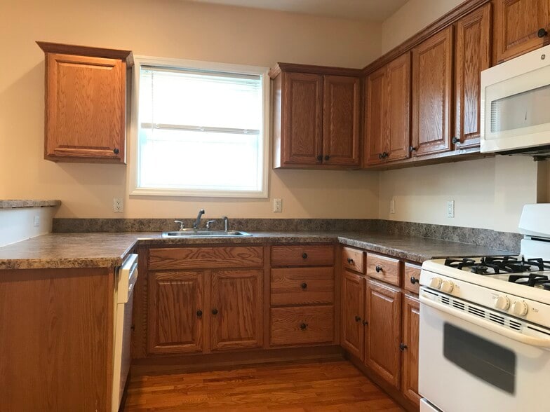 More Photos Of 10 Burnside Ave, Congers Apartments For Sale