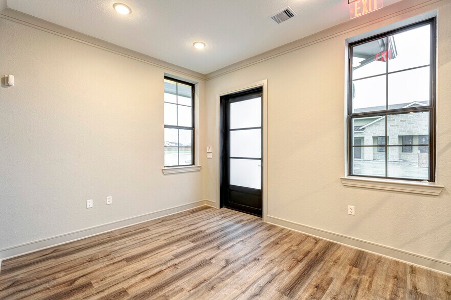 More Photos Of 10242 Greenhouse Rd, Cypress Office For Lease
