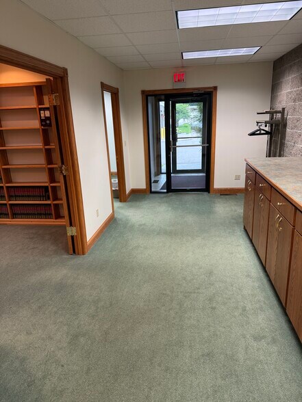 More Photos Of 126 S Knowles Ave, New Richmond Office For Lease