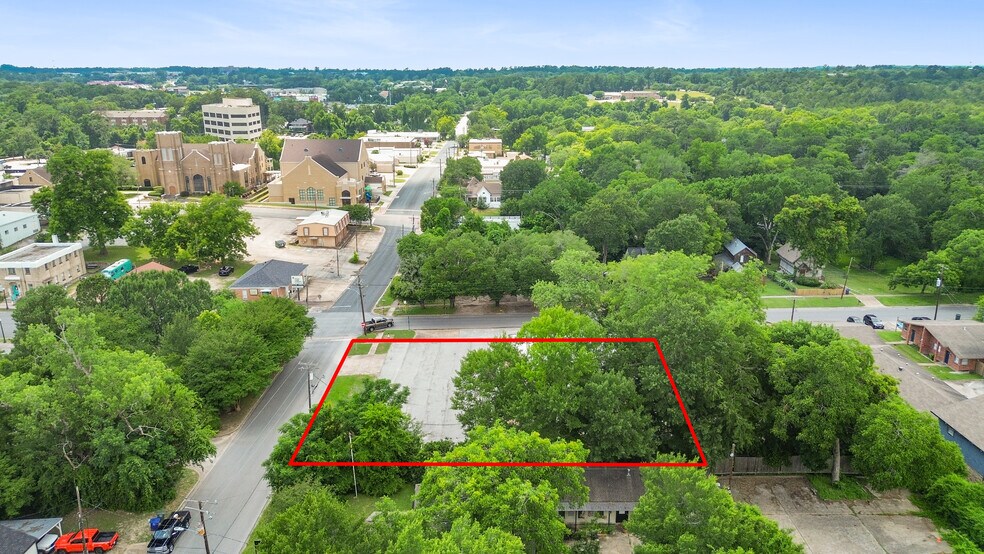 More Photos Of 929 University Ave, Huntsville Storefront Retail Office For Lease