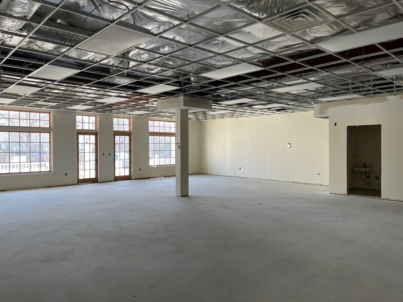 More Photos Of 828 Federal Rd, Brookfield Office For Lease