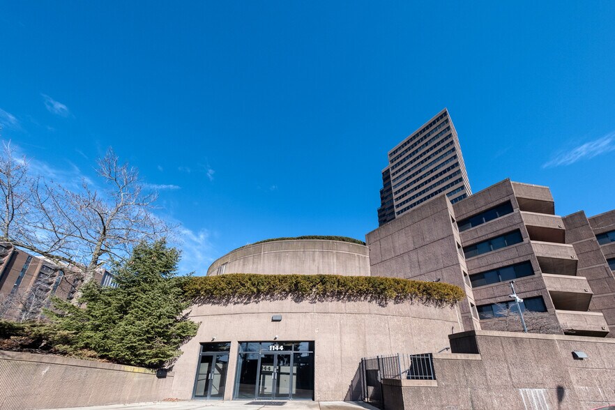 More Photos Of 1301 Grandview Ave, Pittsburgh Office For Sale