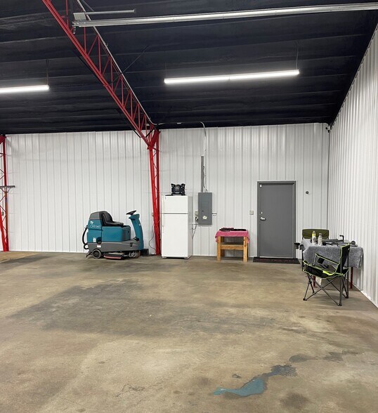 More Photos Of 1313 N Main St, Evansville Storefront For Sale