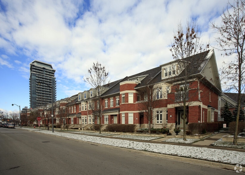 More Photos Of 165 Lakeshore Rd E, Mississauga Apartments For Lease