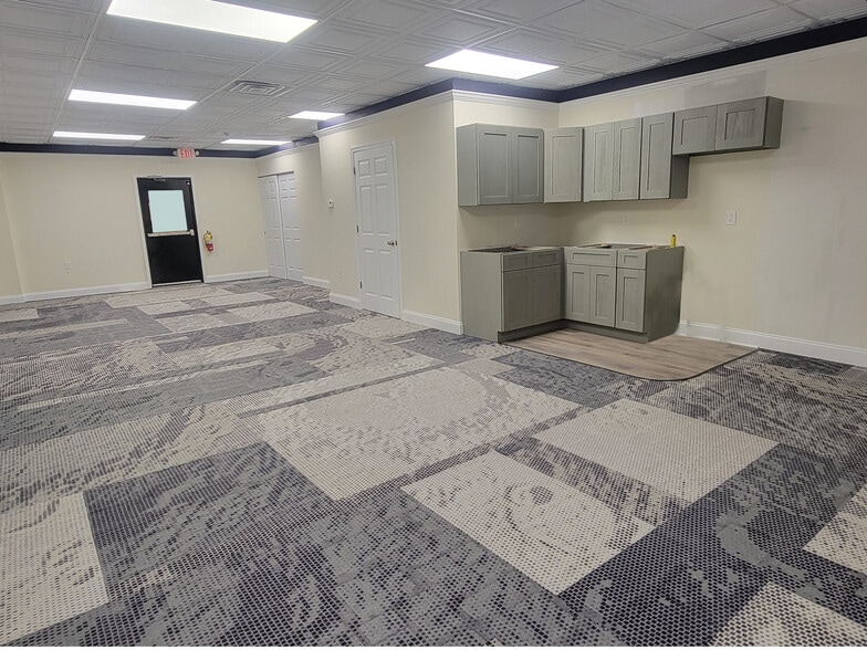 More Photos Of 71 Bellevue Ave, Langhorne Storefront Retail Office For Lease