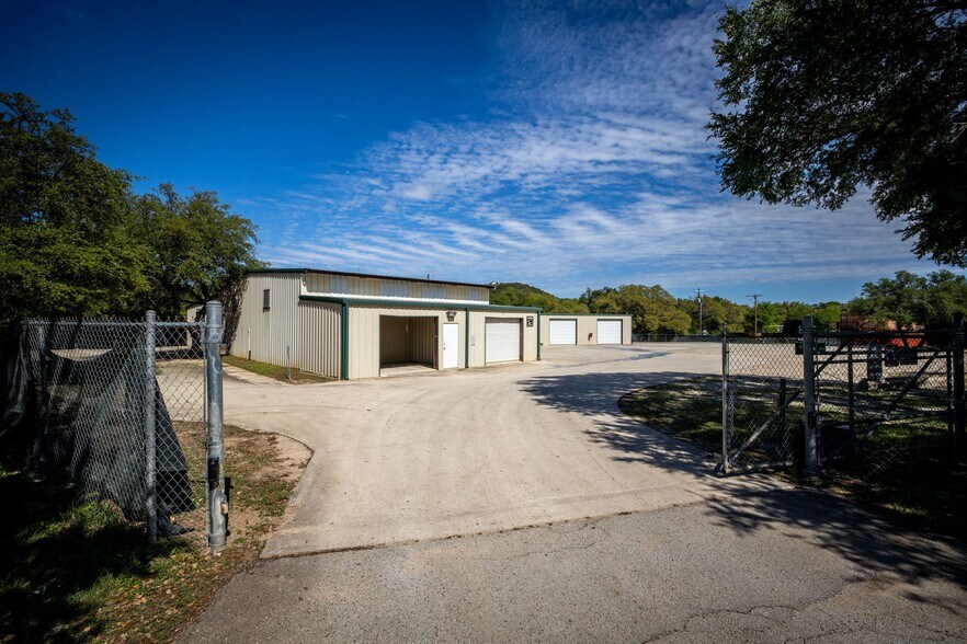 More Photos Of 180 Spring Mountain Dr, Canyon Lake Distribution For Sale