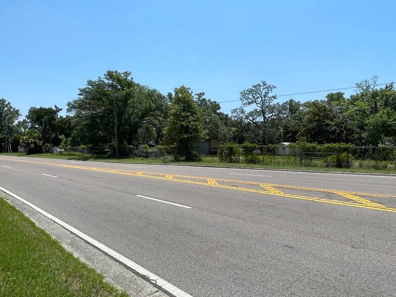 More Photos Of 1995 Barrancas Ave, Pensacola Land For Sale