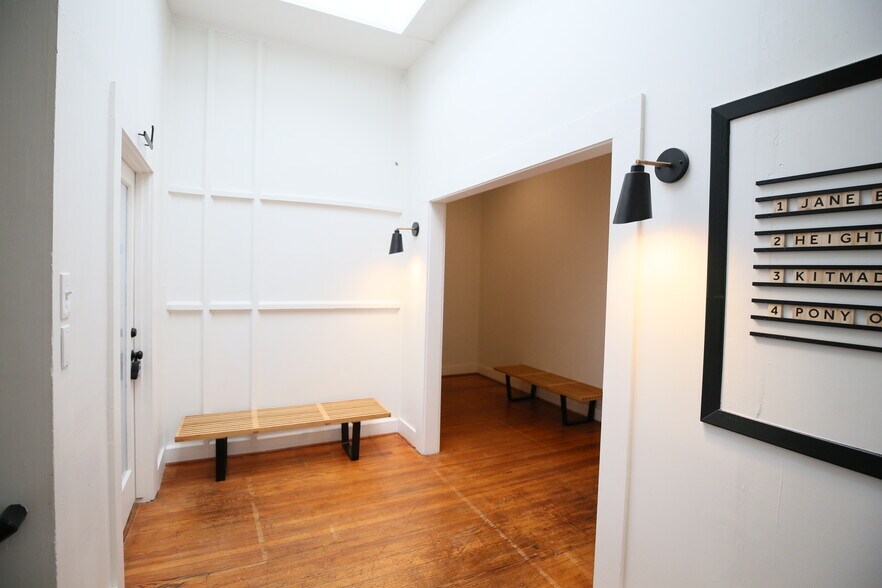 More Photos Of 373-375 W 19th St, Houston Storefront Retail Office For Lease