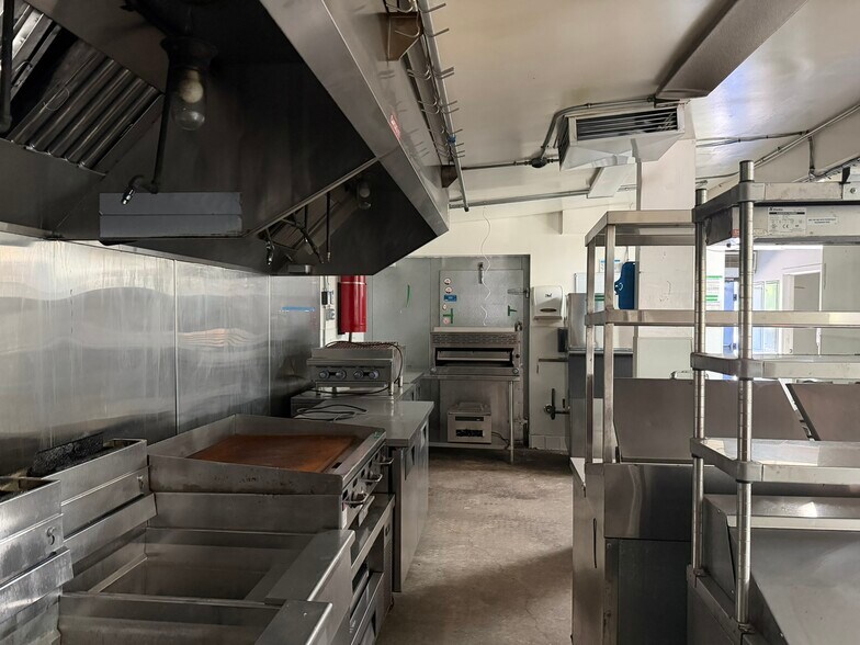 More Photos Of 1201-1205 N La Brea Ave, West Hollywood Restaurant For Lease