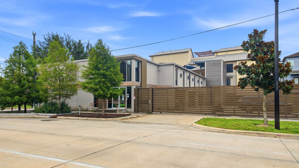 Primary Photo Of 2301 Caroline St, Houston Office For Sale