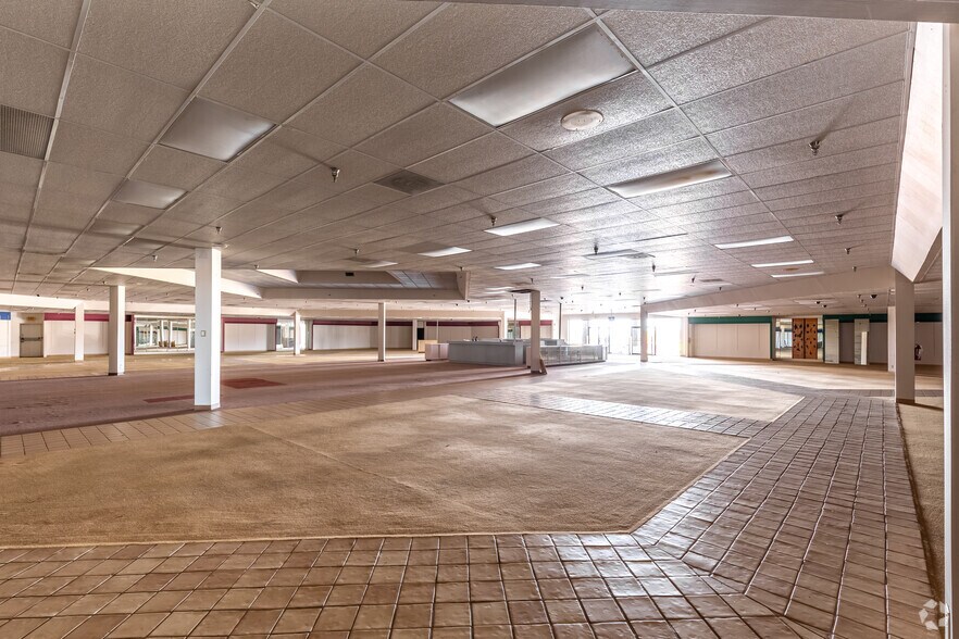 More Photos Of 423-593 Interstate 30, Rockwall Unknown For Lease