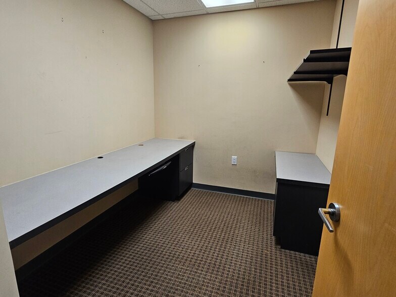 More Photos Of 202 E Main St, Huntington Medical For Lease