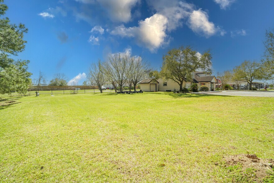 More Photos Of 12682 Shiloh Church Rd, Houston Office Residential For Sale