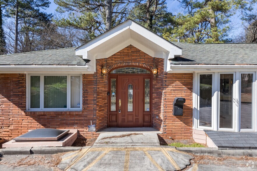 More Photos Of 3136 Clairmont Rd NE, Brookhaven Medical For Sale