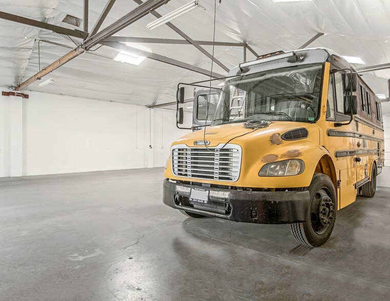 More Photos Of 14117-14123 Bessemer St, Van Nuys Warehouse For Sale