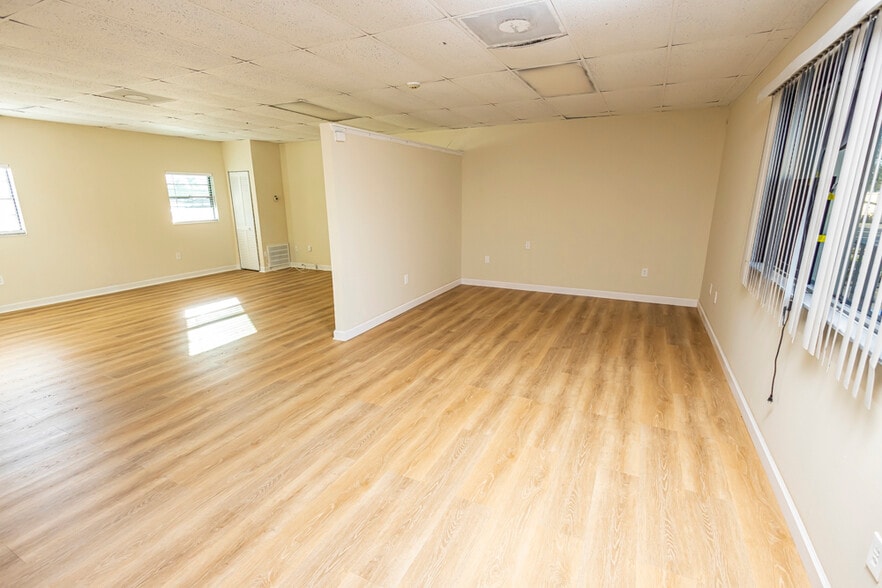 More Photos Of 4911 14th St, Bradenton Unknown For Lease