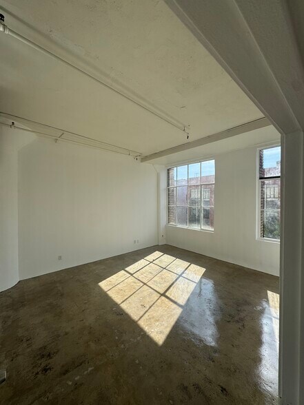 More Photos Of 719 S Los Angeles St, Los Angeles Loft Creative Space For Lease