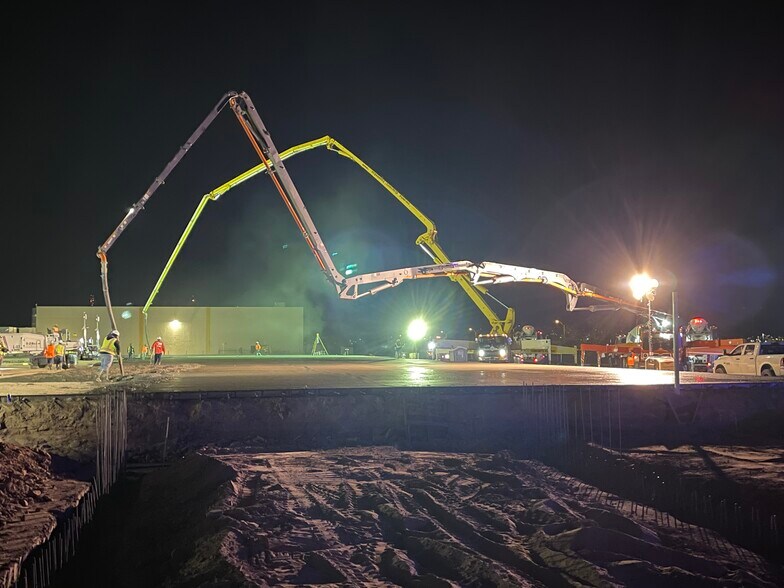 More Photos Of 60 Walter Jones Blvd, El Paso Warehouse For Lease