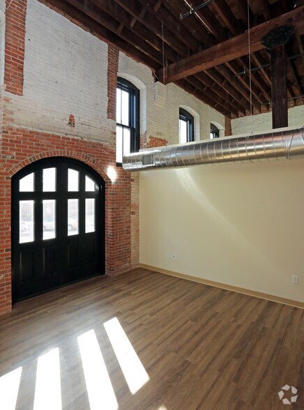 More Photos Of 511 Pershing Ave, Davenport Multifamily For Sale