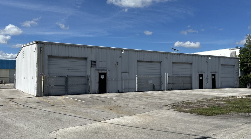 More Photos Of 1621 President Barack Obama Hwy, Riviera Beach Unknown For Lease