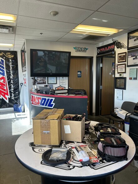 More Photos Of 802-886 E 78th Ave, Denver Warehouse For Sale