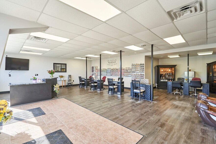 More Photos Of 9081 State Route 14, Streetsboro General Retail For Lease