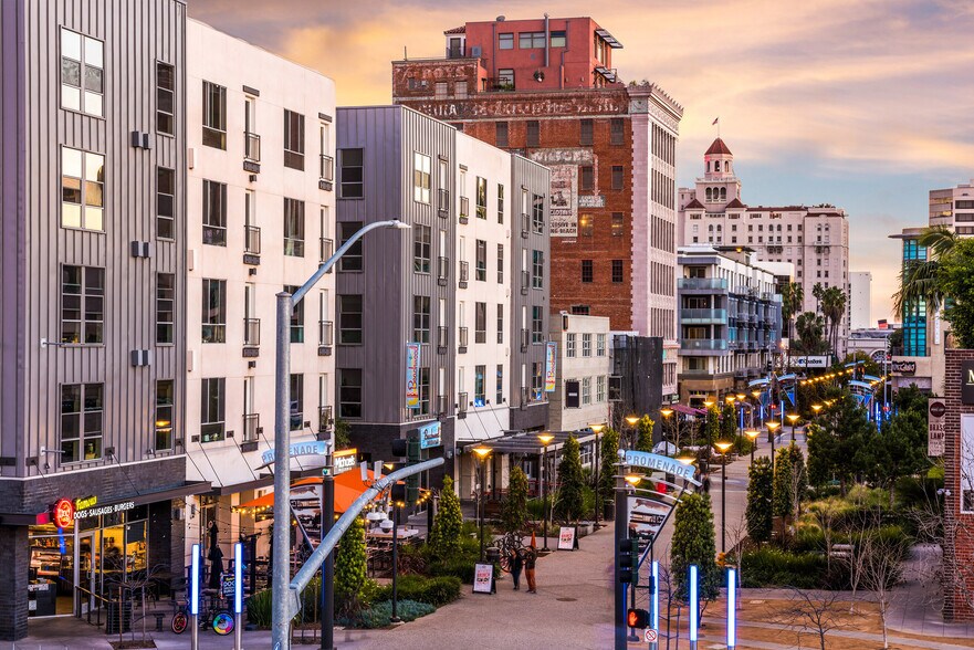 More Photos Of 216-218 The Promenade N, Long Beach Loft Creative Space For Lease