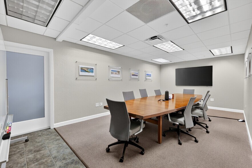 More Photos Of 2721 Pemberton Dr, Apopka Warehouse For Lease