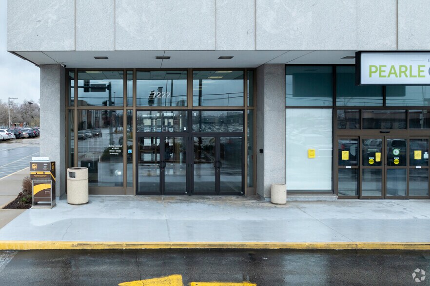 More Photos Of 7222 W Cermak Rd, North Riverside Office For Lease
