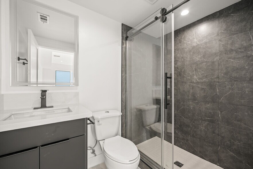 More Photos Of 1933 Magnolia Ave, Los Angeles Apartments For Sale