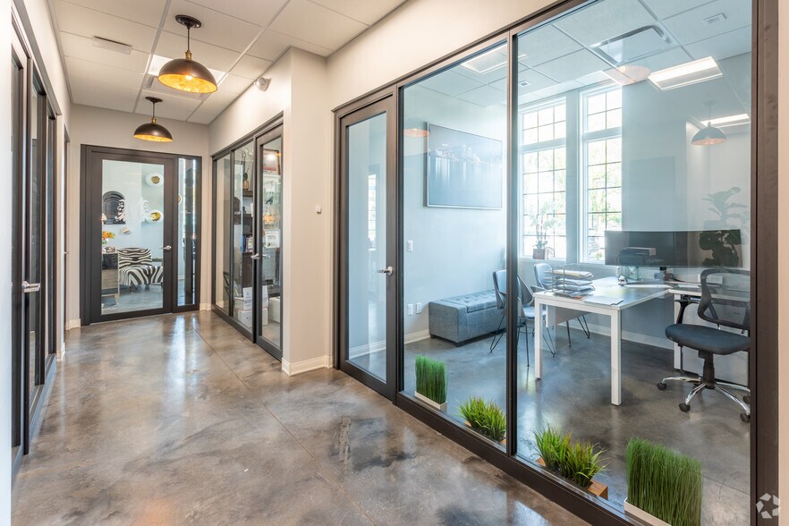 More Photos Of 17108 Mack Ave, Grosse Pointe Office For Lease