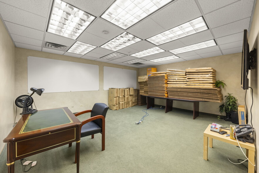 More Photos Of 10S660 Kingery Hwy, Willowbrook Office For Sale