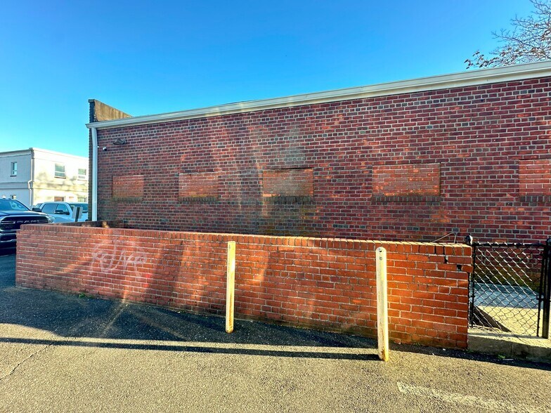 More Photos Of 15-17 Oak St, Patchogue Office Residential For Sale