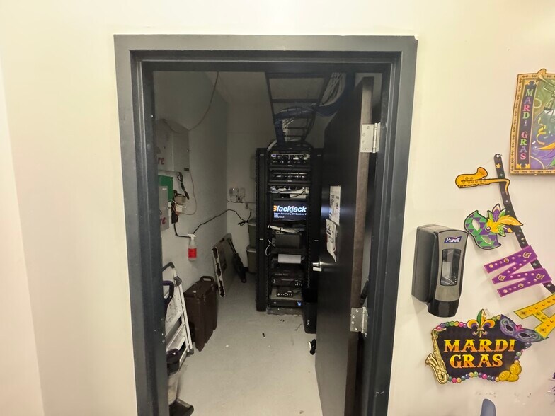 More Photos Of 6720 33rd St E, Sarasota Warehouse For Sale