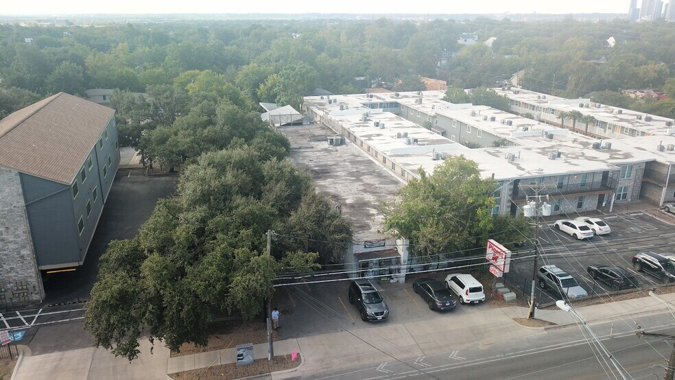 More Photos Of 2409 Manor Rd, Austin Freestanding For Sale