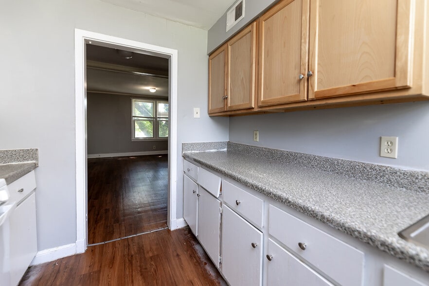 More Photos Of 1393 Lapaloma Cir, Memphis Apartments For Sale