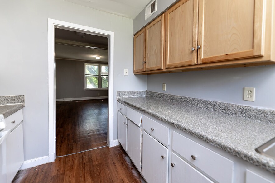 More Photos Of 1393 Lapaloma Cir, Memphis Apartments For Sale