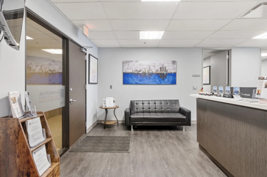 More Photos Of 3155 W big beaver Rd, Troy Office For Lease