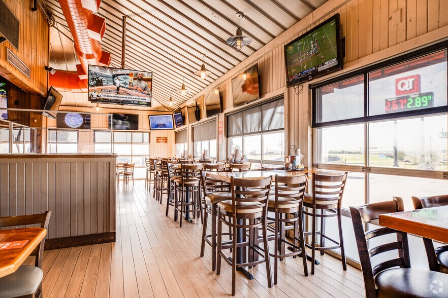 More Photos Of 3921 Jack Kultgen Fwy, Waco Restaurant For Sale