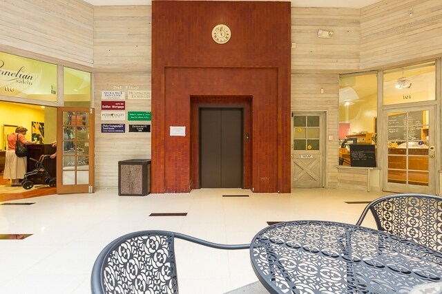 More Photos Of 350 S Lake Ave, Pasadena Storefront Retail Office For Lease