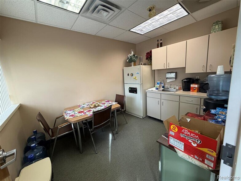 More Photos Of 4007 W Court St, Flint Medical For Sale