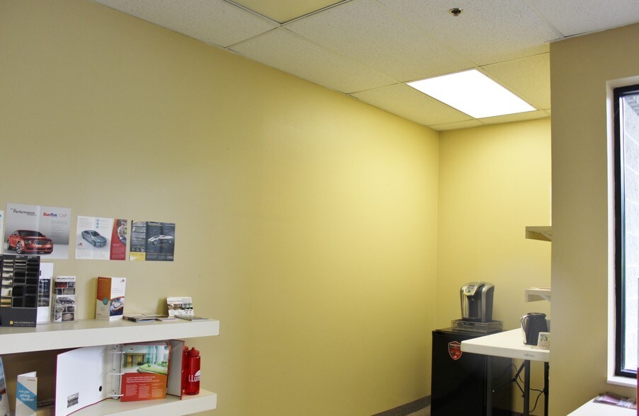 More Photos Of 2557-2571 Center Rd, Hinckley Warehouse For Lease