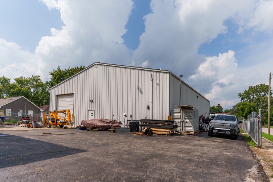 More Photos Of 722 Ketcham St, Indianapolis Warehouse For Sale