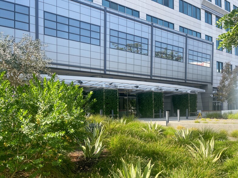 More Photos Of 655 N Central Ave, Glendale Coworking Space