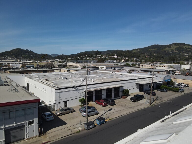 More Photos Of 17-25 Tiburon St, San Rafael Service For Lease