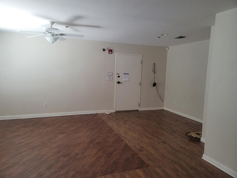 More Photos Of 7340 Blanco Rd, San Antonio Self Storage For Lease