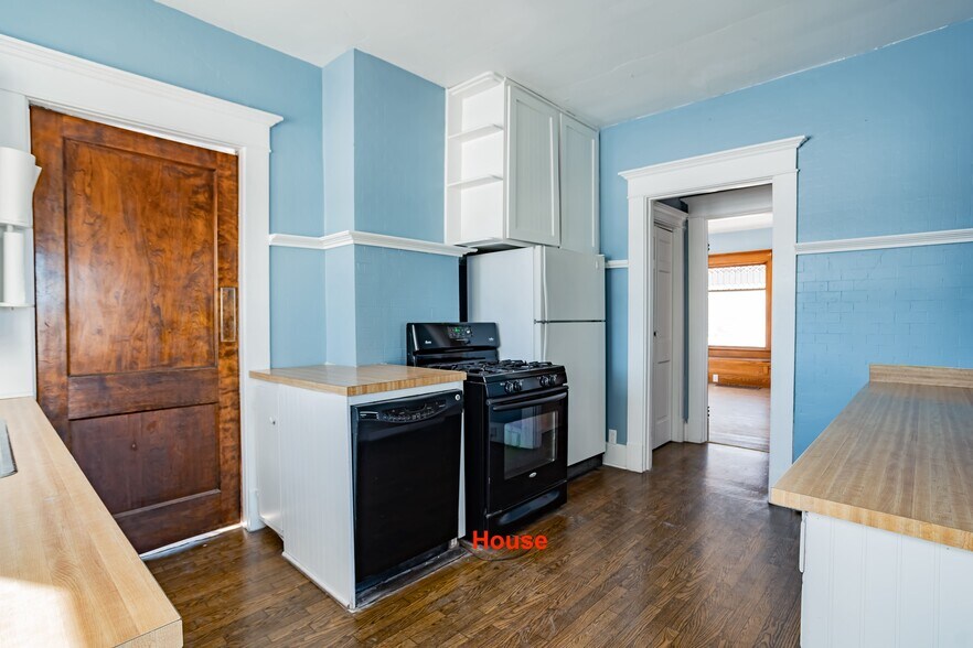 More Photos Of 8758 IN-9, Pendleton Light Manufacturing For Sale