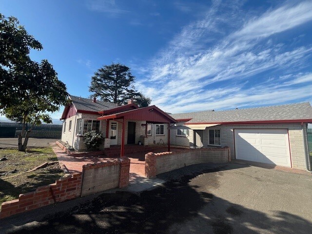Primary Photo Of 9690 Monterey Rd, Morgan Hill Office Residential For Lease