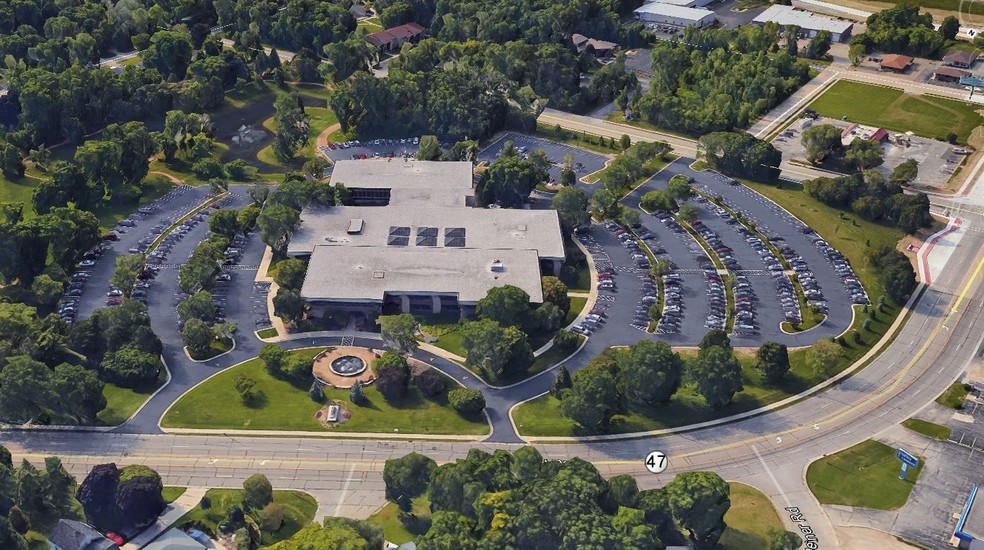 More Photos Of 2401 S Memorial Dr, Appleton Office For Lease