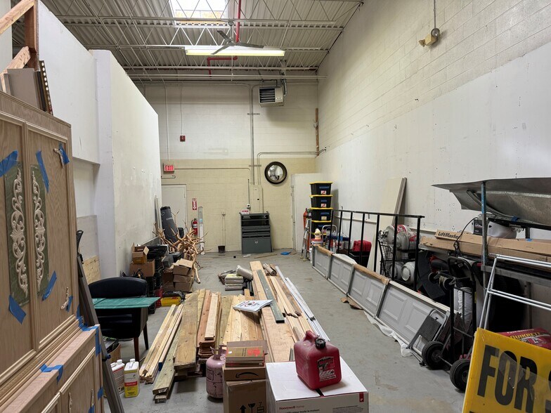 More Photos Of 1080-1098 Frances Dr, Streamwood Warehouse For Lease